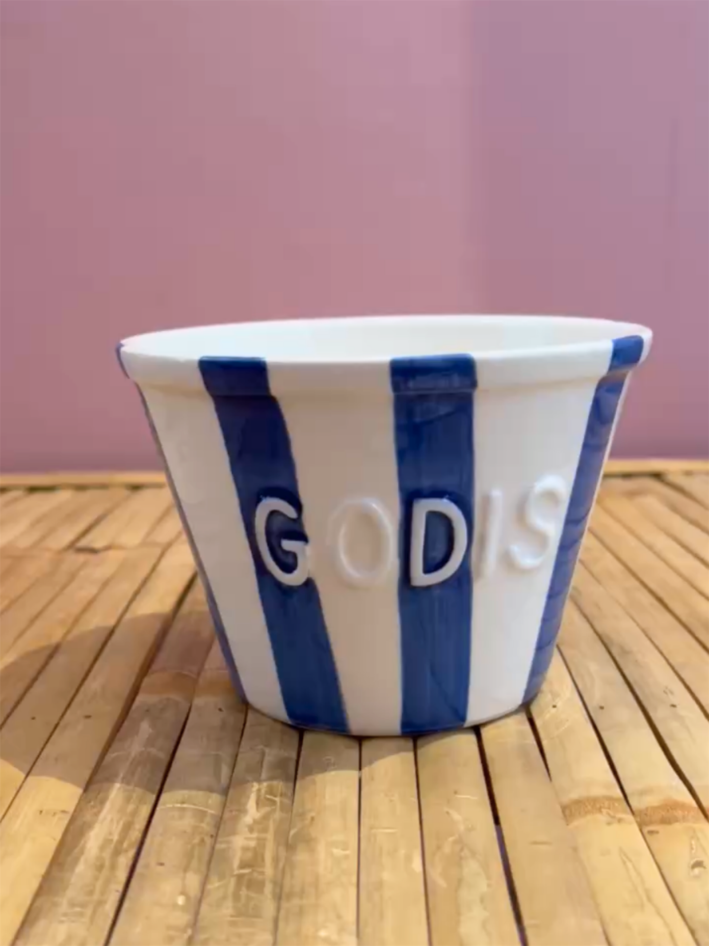 Godis Skål - Blåstripet Med Hvit Tekst