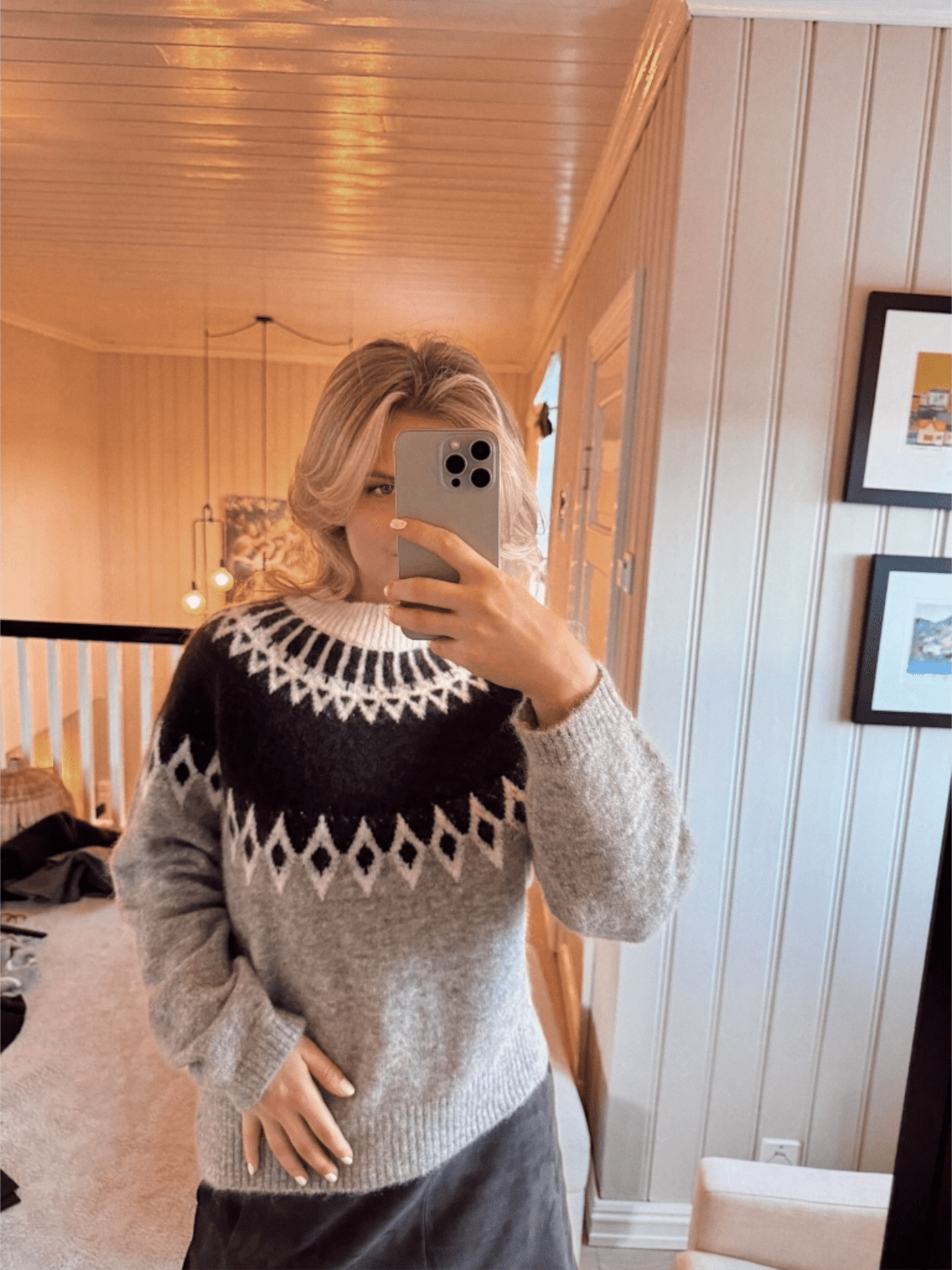 Annie Round Neck With Pattern - Breccia - at home