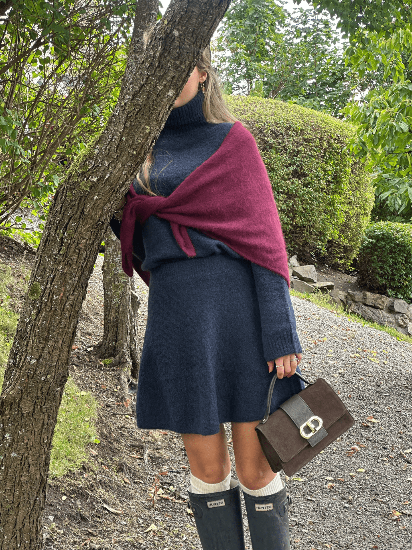 Betty Short Skirt - Navy - at home