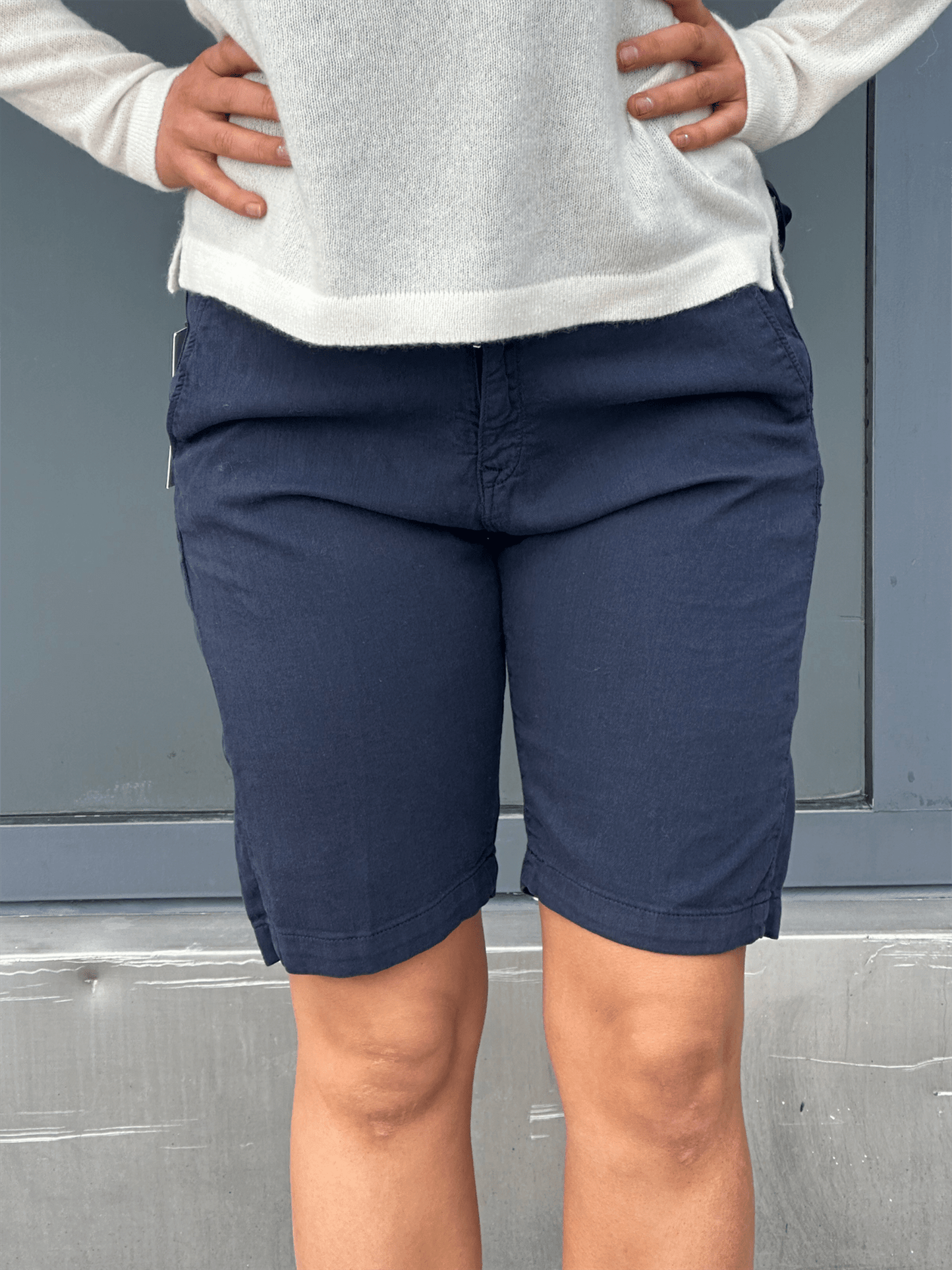Bobby Hybride Shorts - Navy - at home