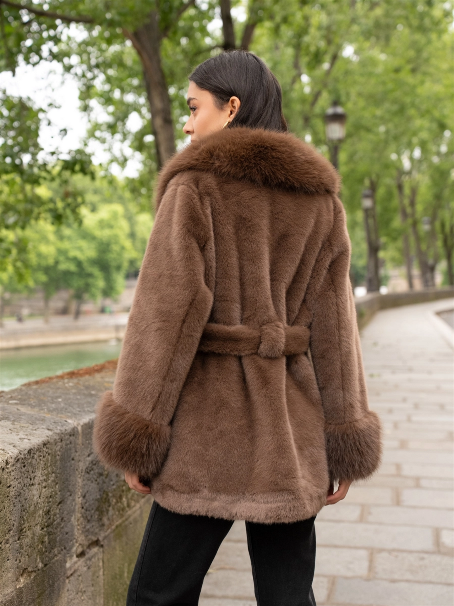Faux Fur Coat With Large Collar - Choco