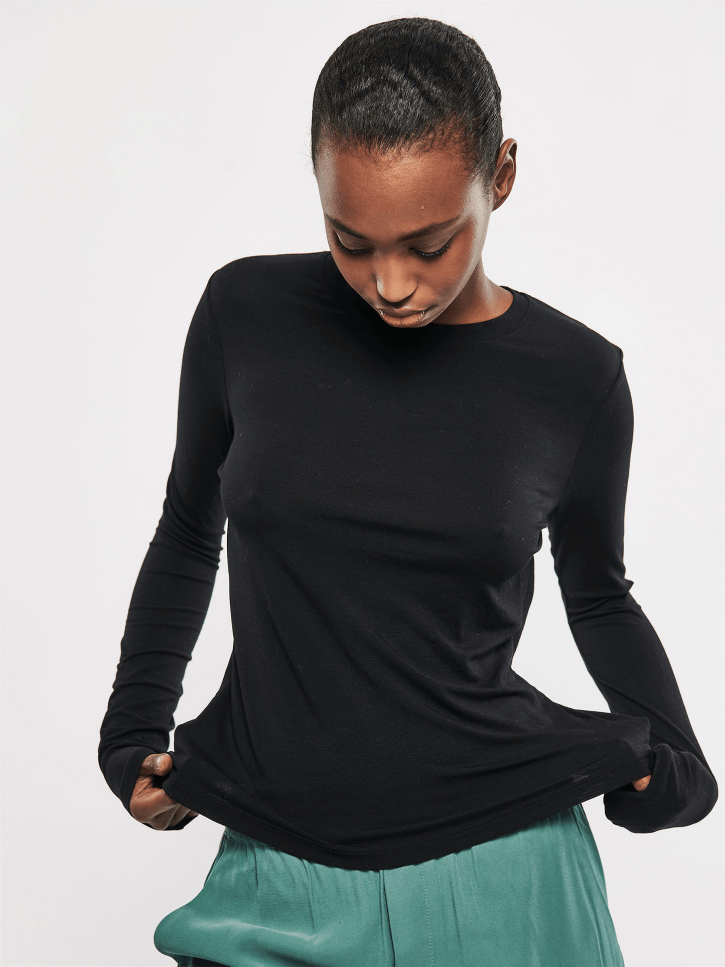 Christina - M Top - Black - at home