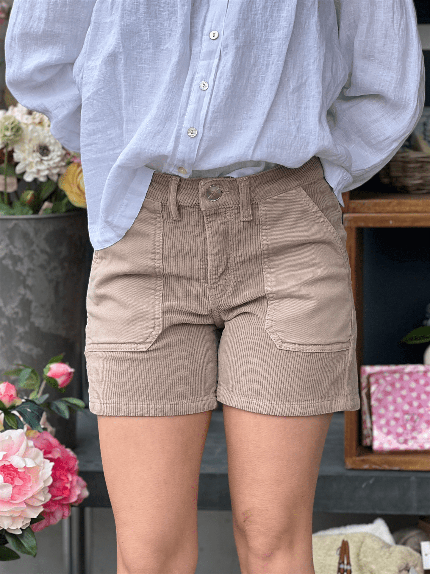 Emilia Cashmere Cord Shorts - Aride - at home