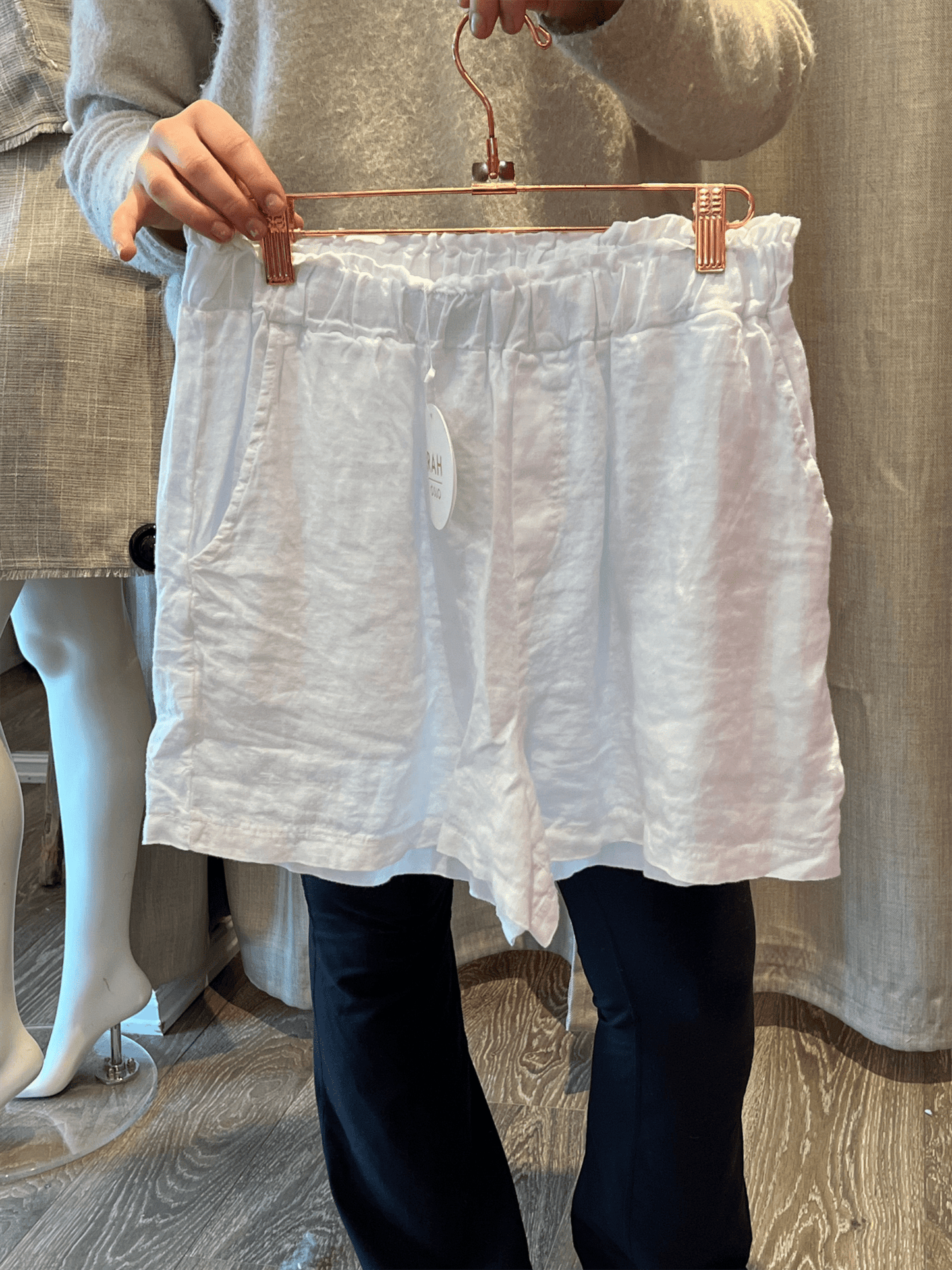 Eva Shorts - White - at home