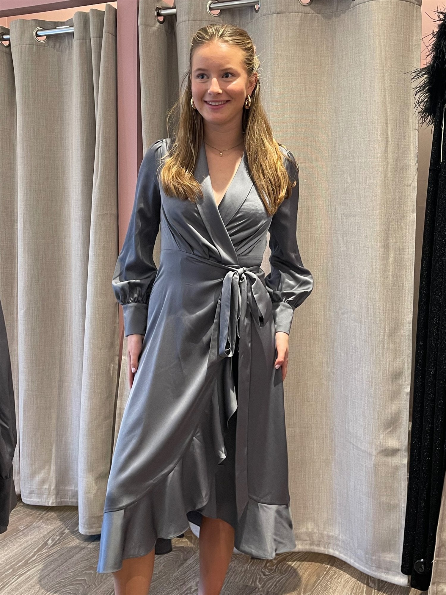 Iza Midi Dress - Grey - at home