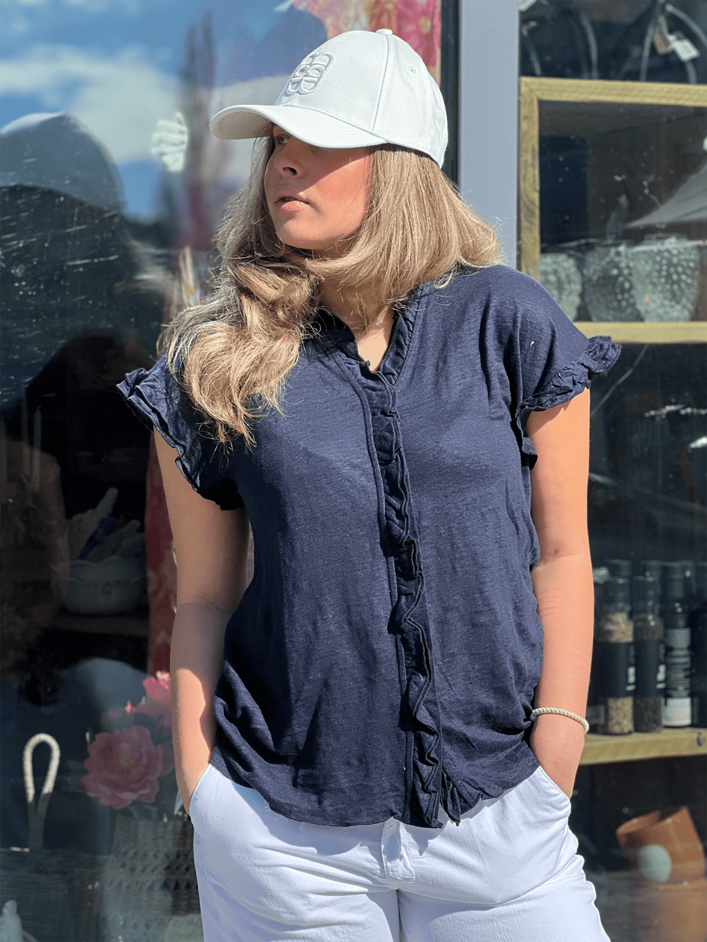 Karianne Linen Tee - Navy - at home