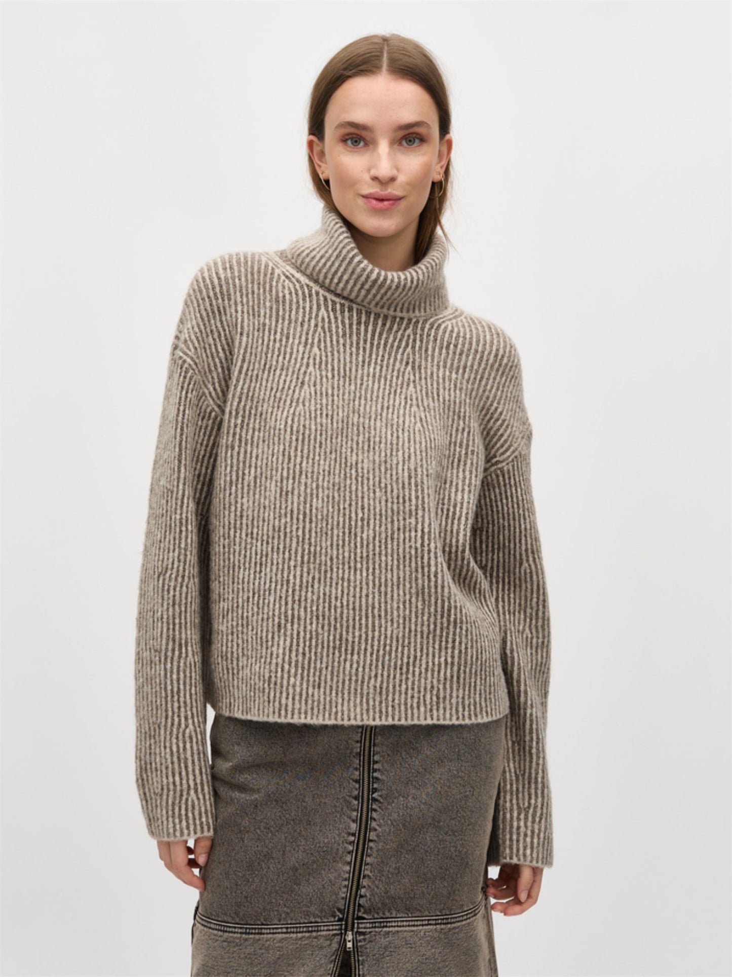 Kemina - M Knit - Taupe Oat Stripe - at home