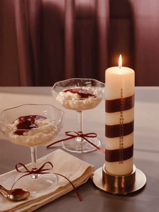 Linea Calendar Candle -Offwhite/Burgundy - at home