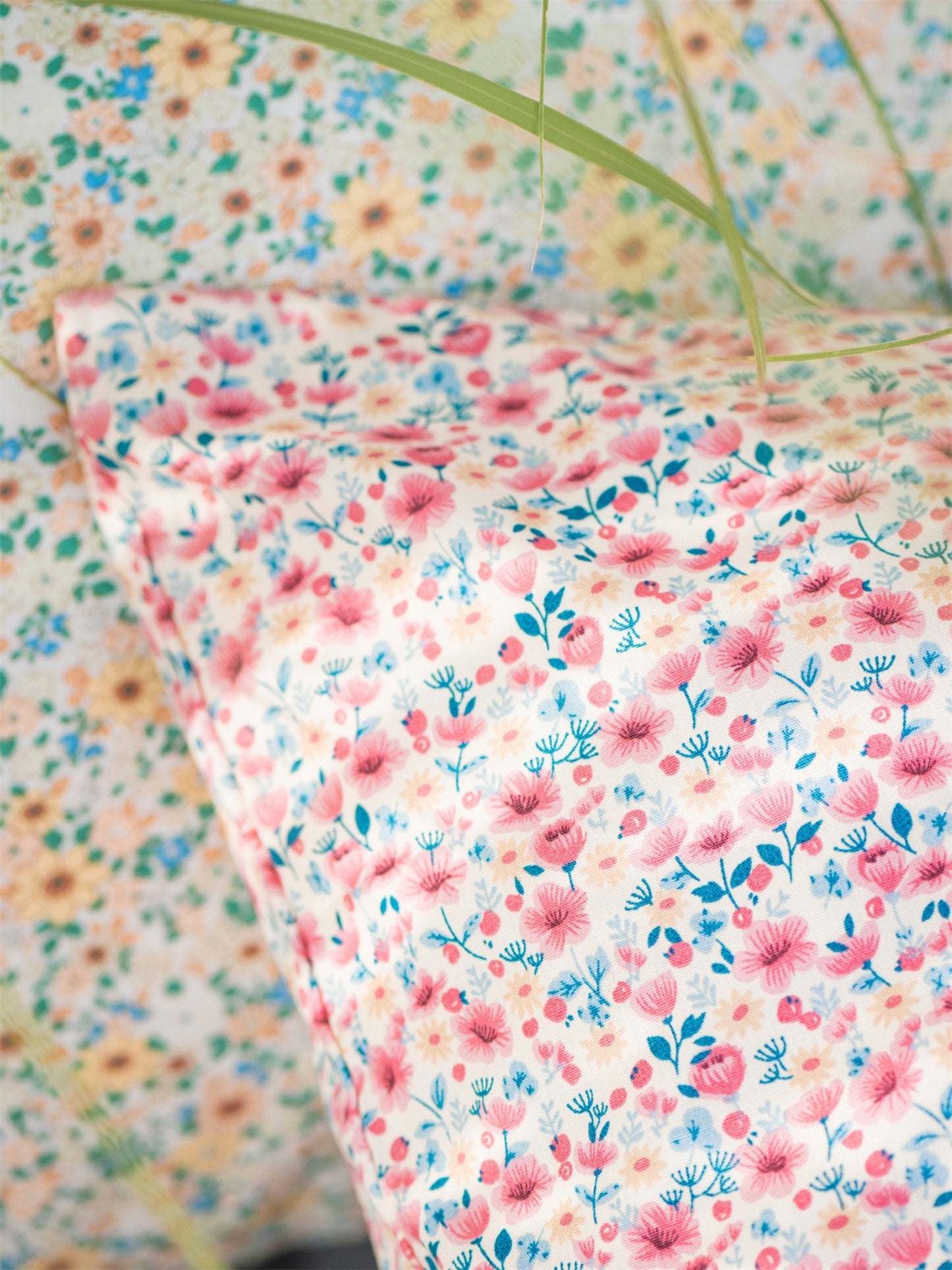 Putetrekk 60x60cm - Rosa/Beige Blomster & Blå Blader - at home