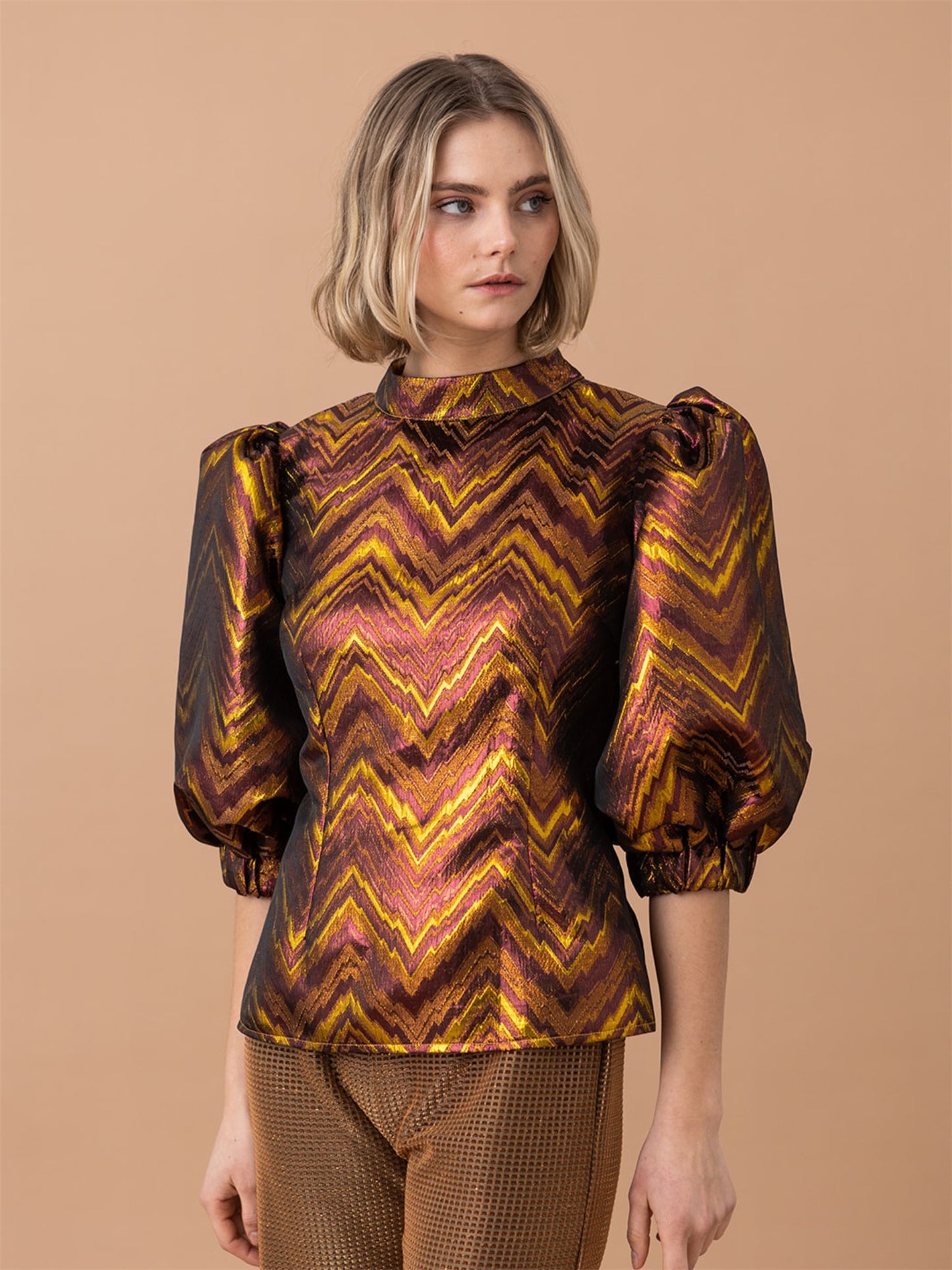 Bronwyn Bluse - Brun - at home