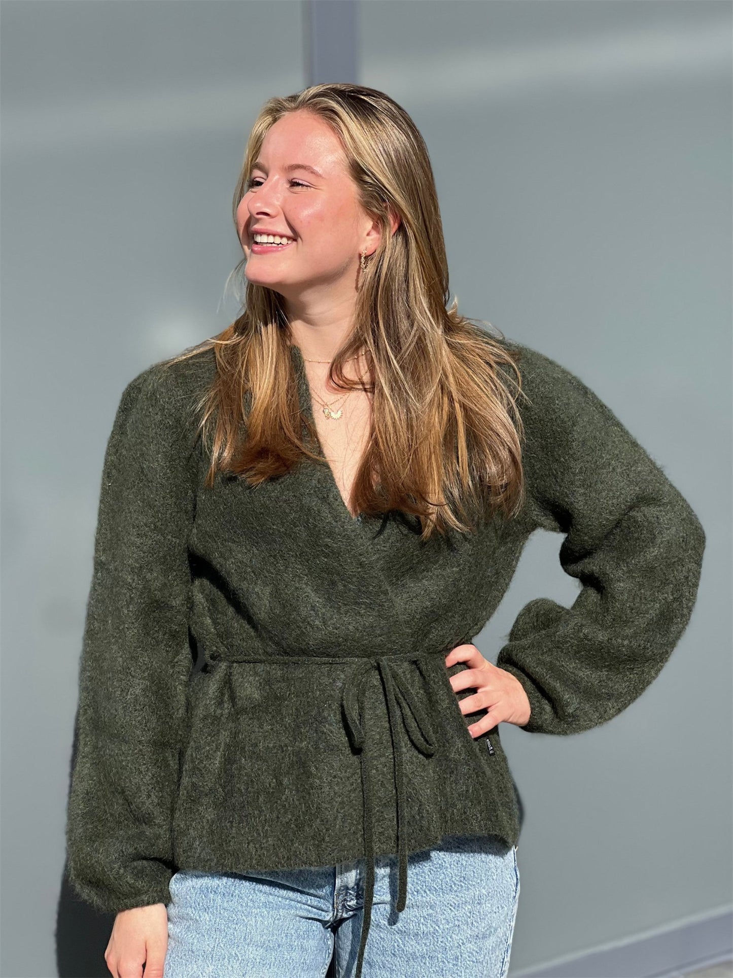 Fredrikke Chunky Cardigan - Army - at home