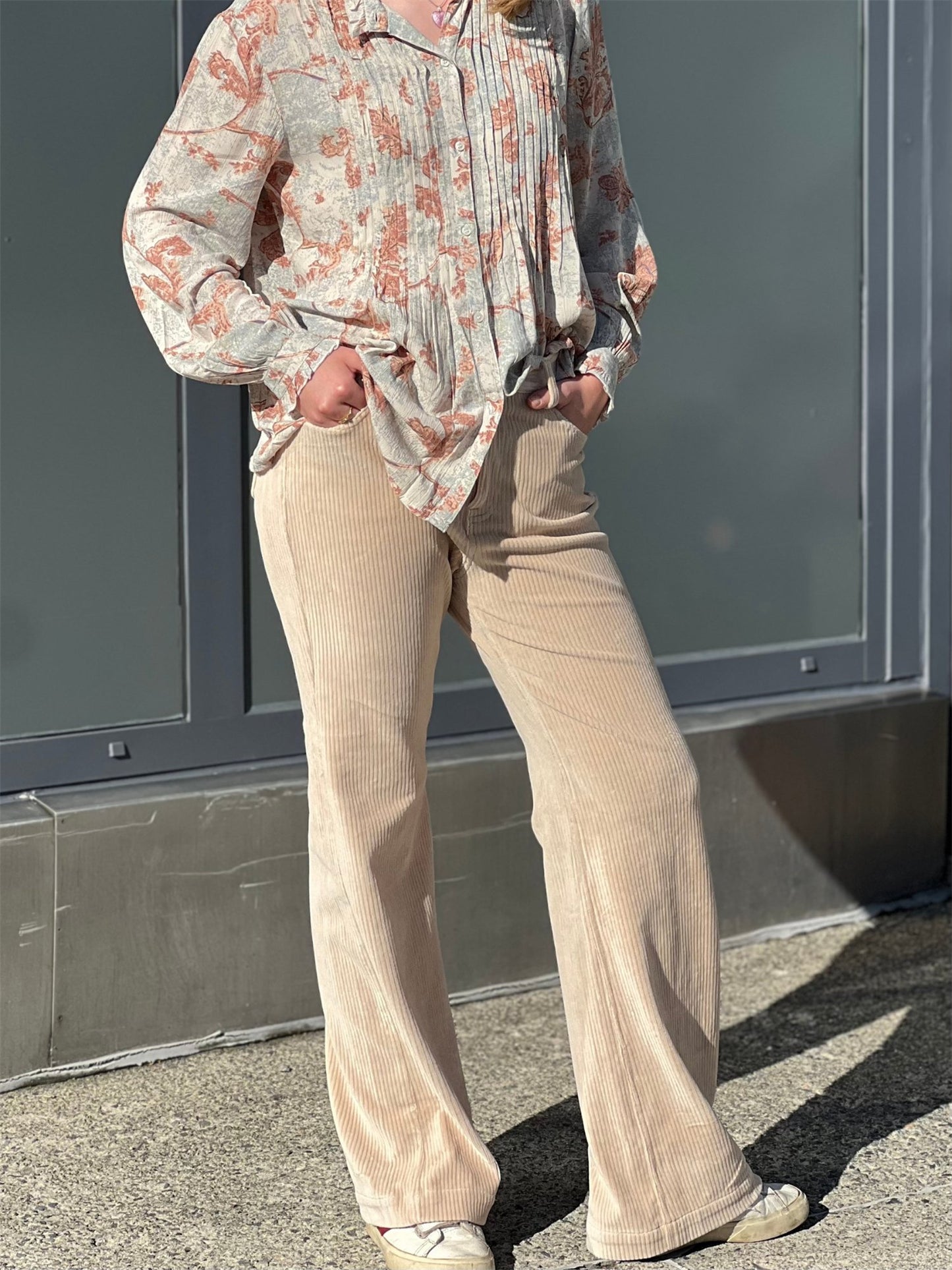 Hedvig Trouser - Beige - at home