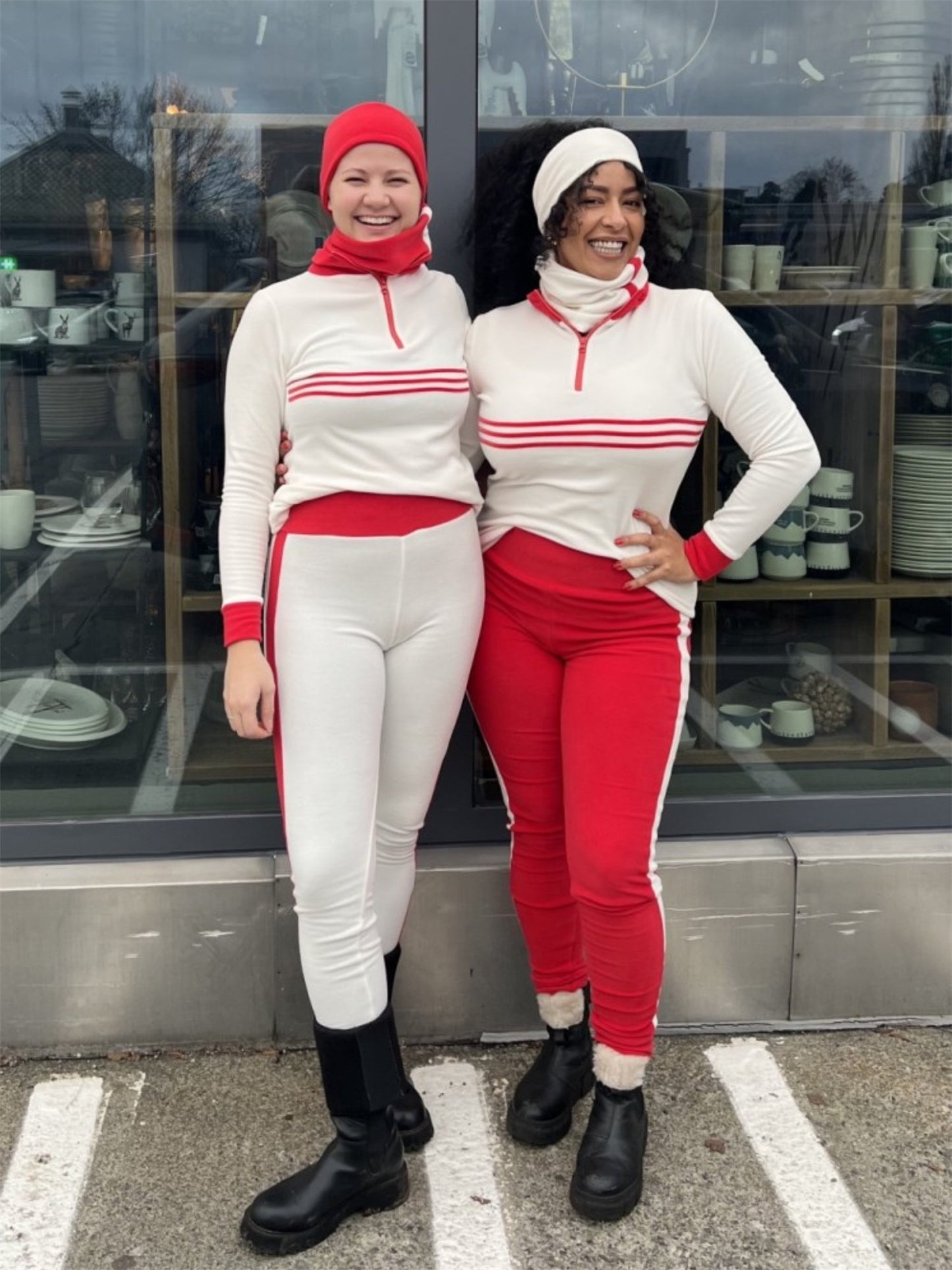 Renne Hals - White/Red - at home