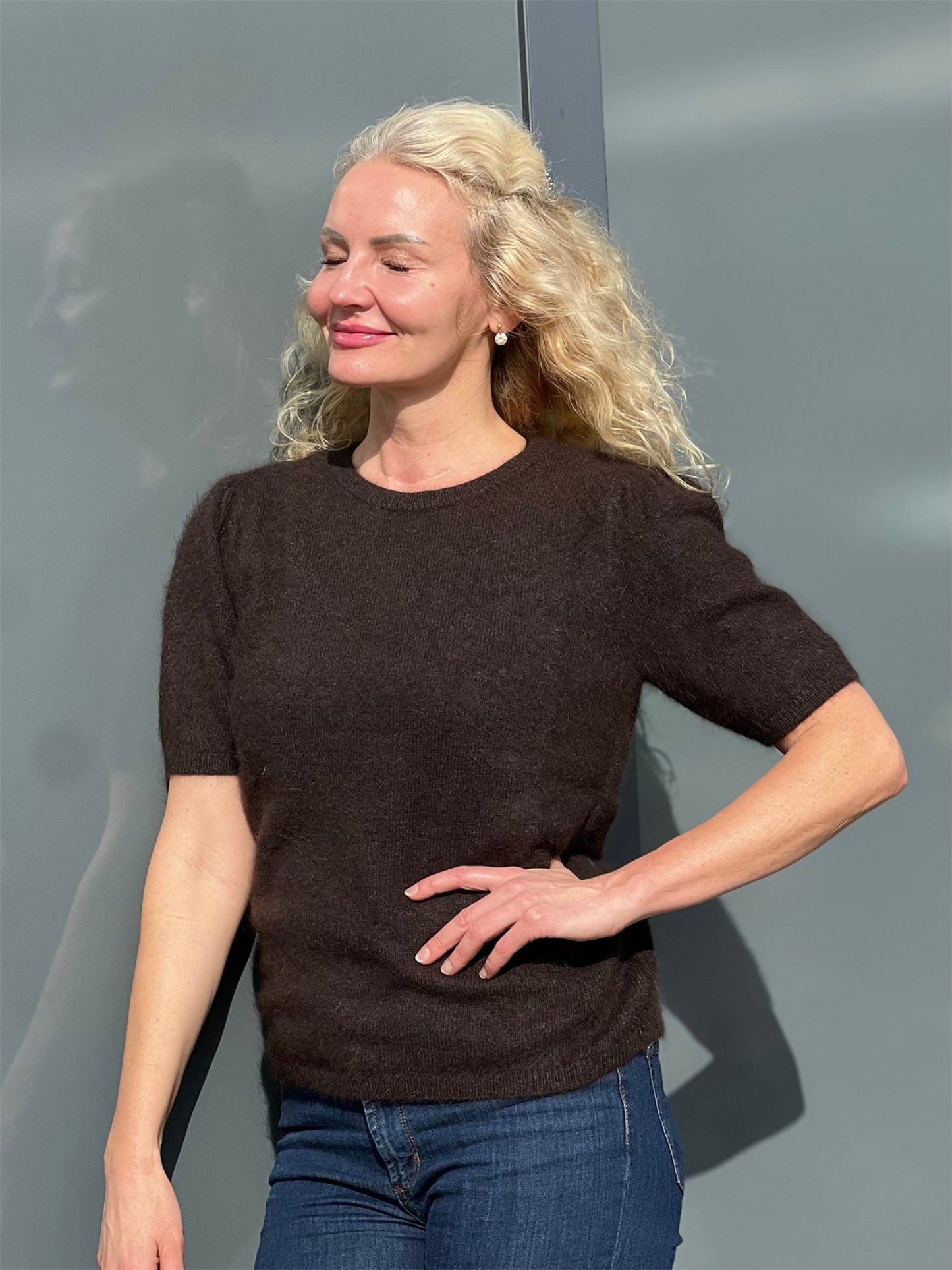 Sarah Pullover - Brown - at home