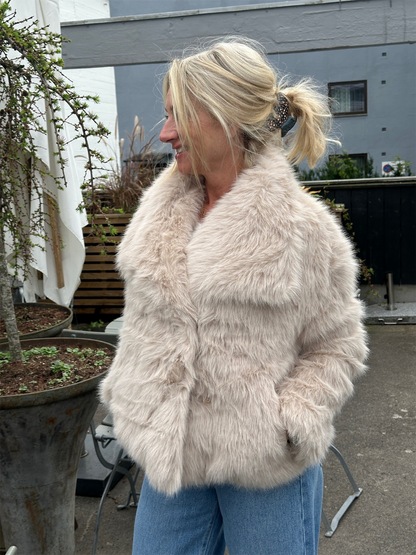 Large Collar Faux Fur Jacket - Beige