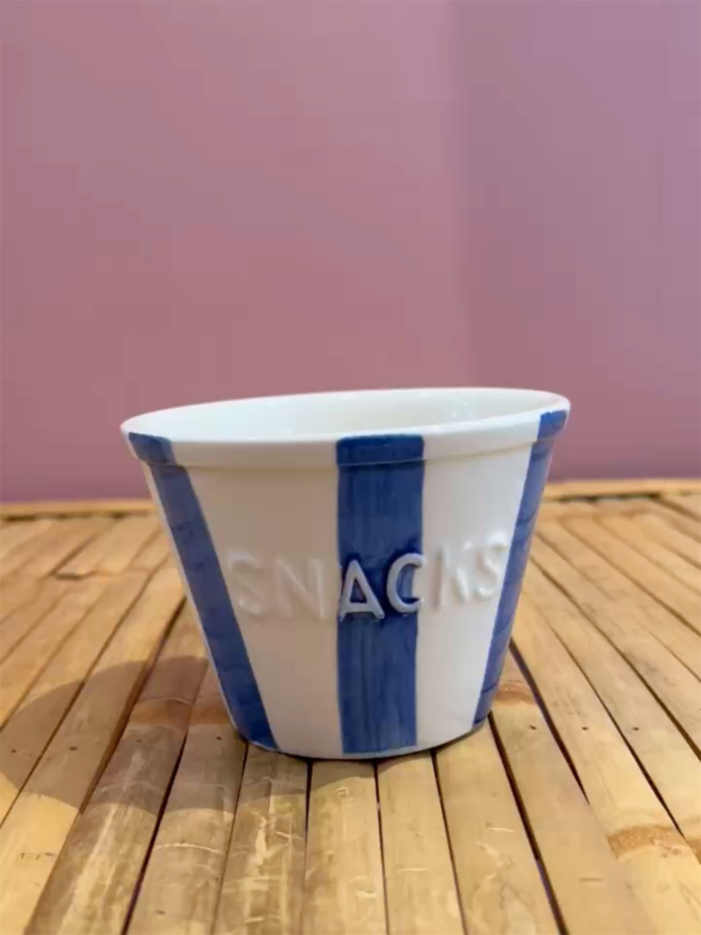 Snacksskål - Blåstripet M/Hvit Tekst