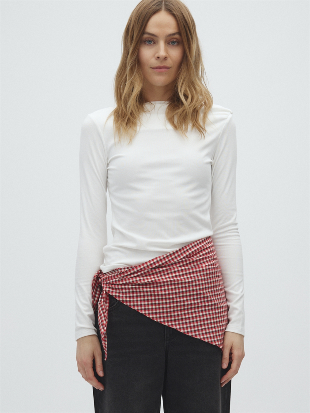 Merolda-M Scarf - Red Aura Check