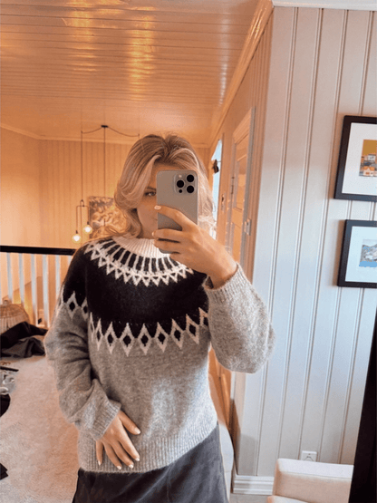 Annie Round Neck With Pattern - Breccia - at home