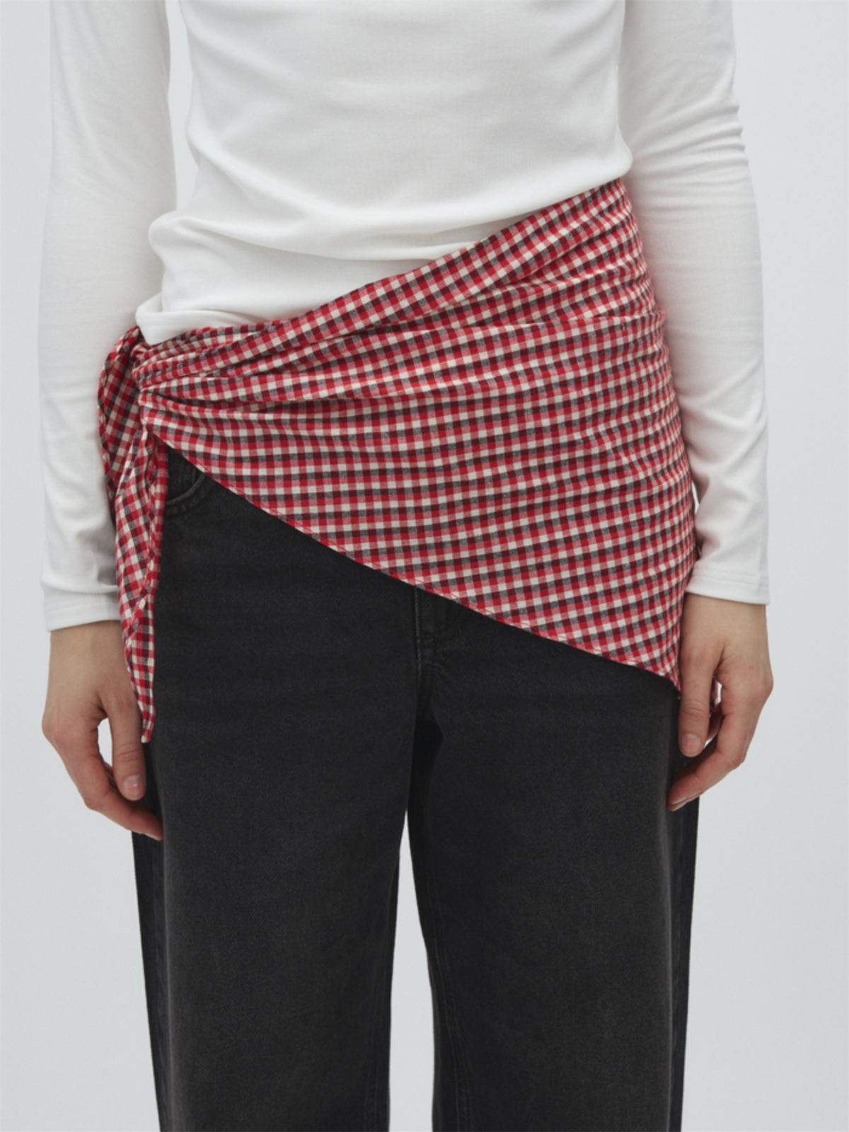 Merolda-M Scarf - Red Aura Check