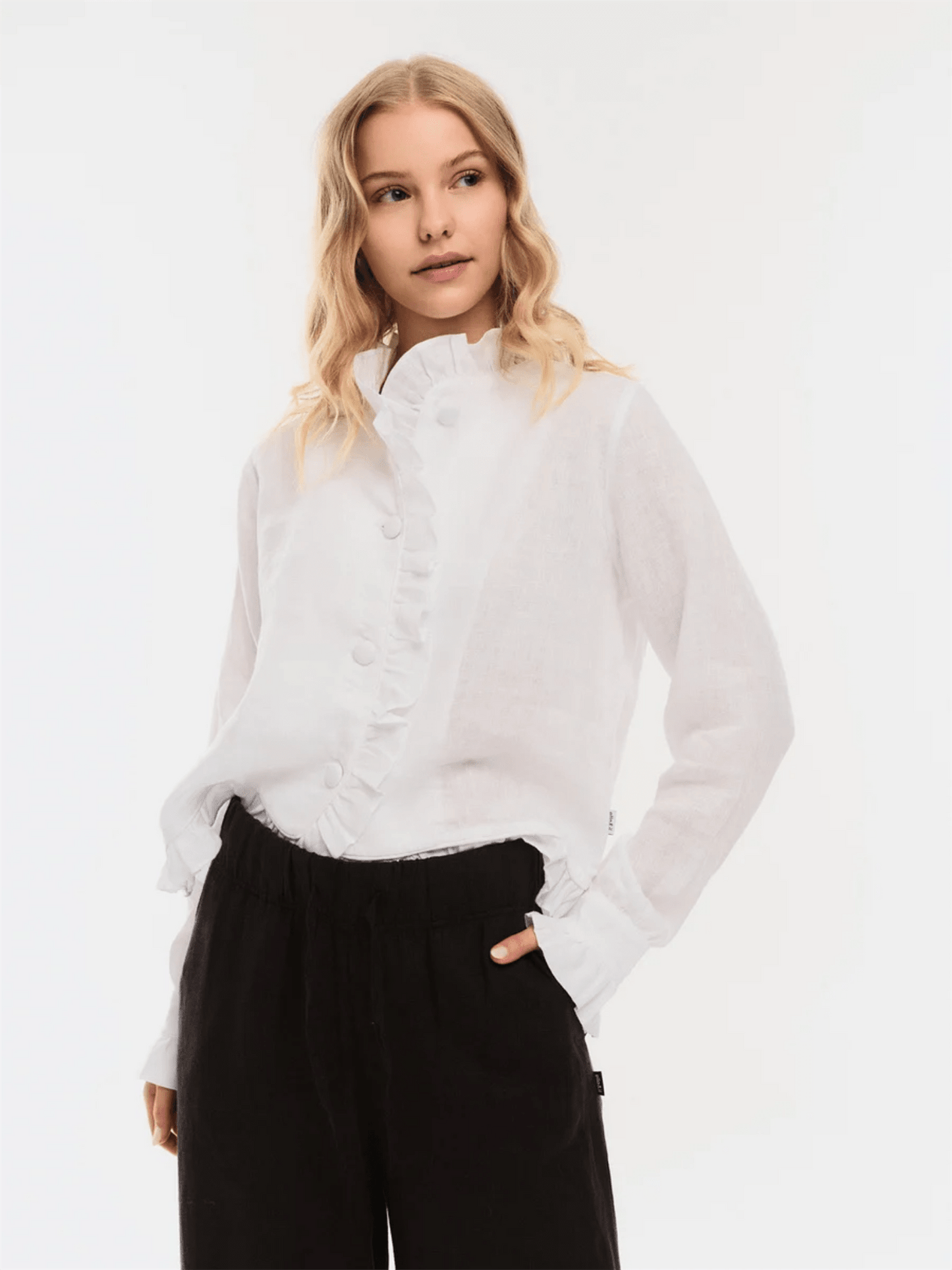 Betty Linen Jacket - White - at home