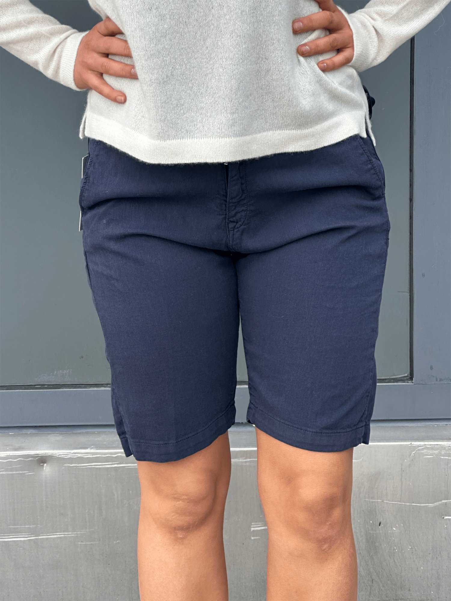 Bobby Hybride Shorts - Navy - at home