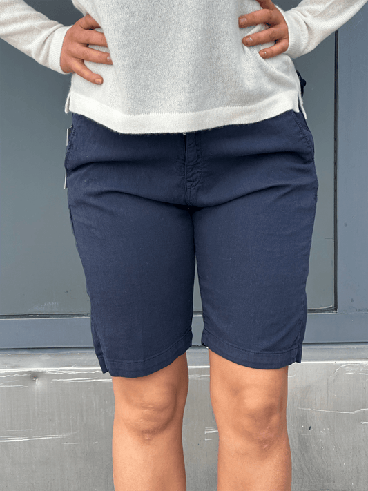 Bobby Hybride Shorts - Navy - at home