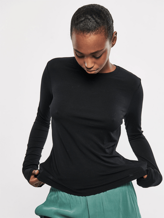 Christina - M Top - Black - at home
