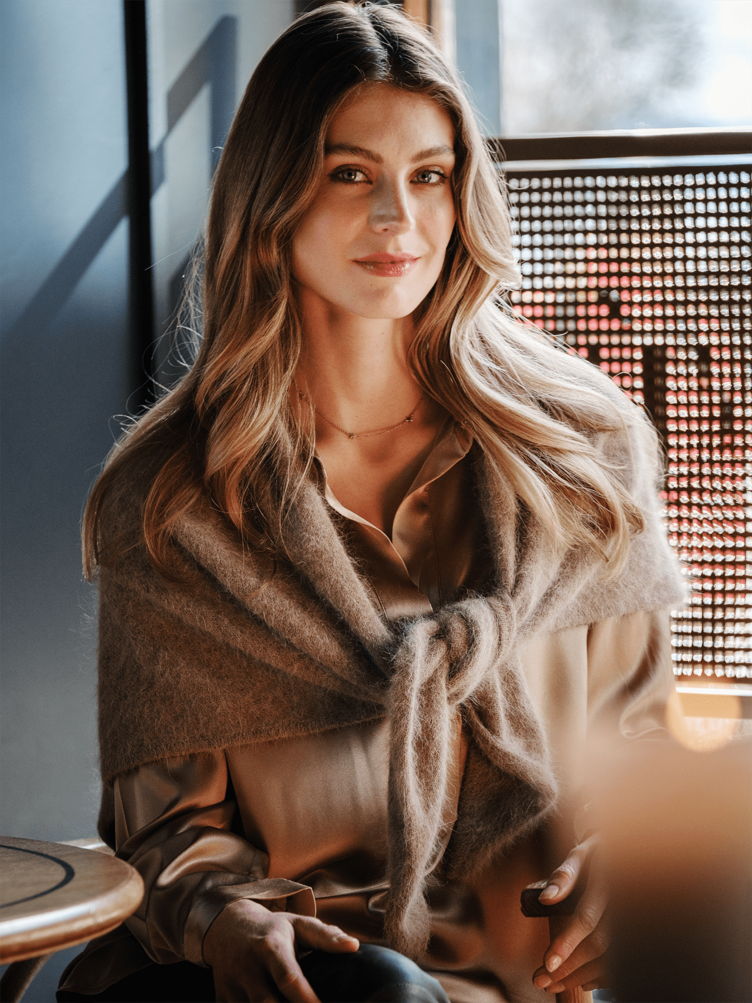 Cosy Shawl - Praline - at home