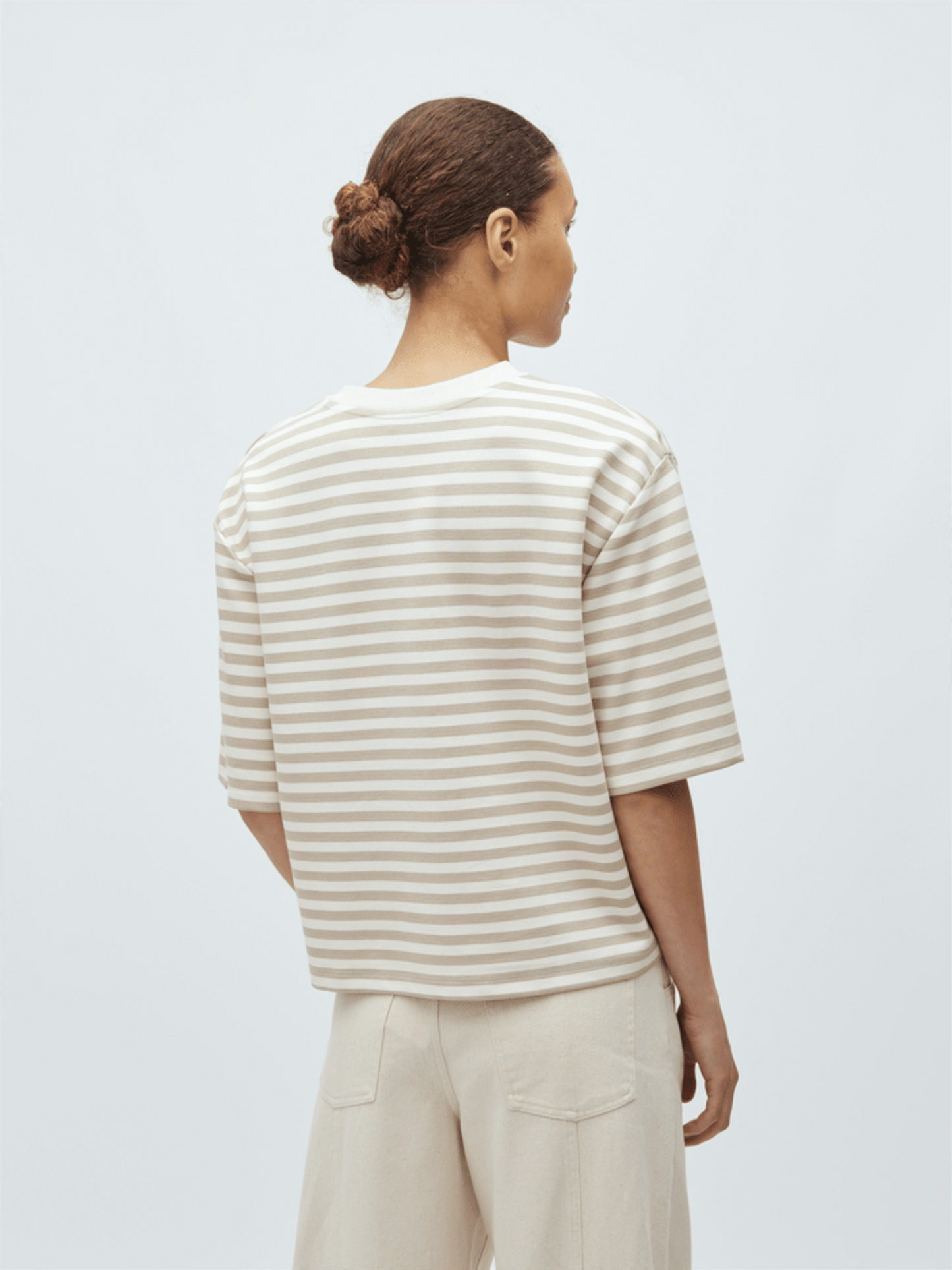 Emrys - M T-shirt - Island Fossil Stripe - at home