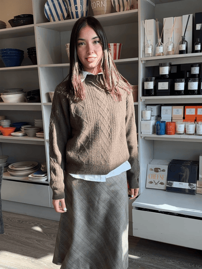 Fines Pure Cashmere Pullover - Dark Brown Melange - at home
