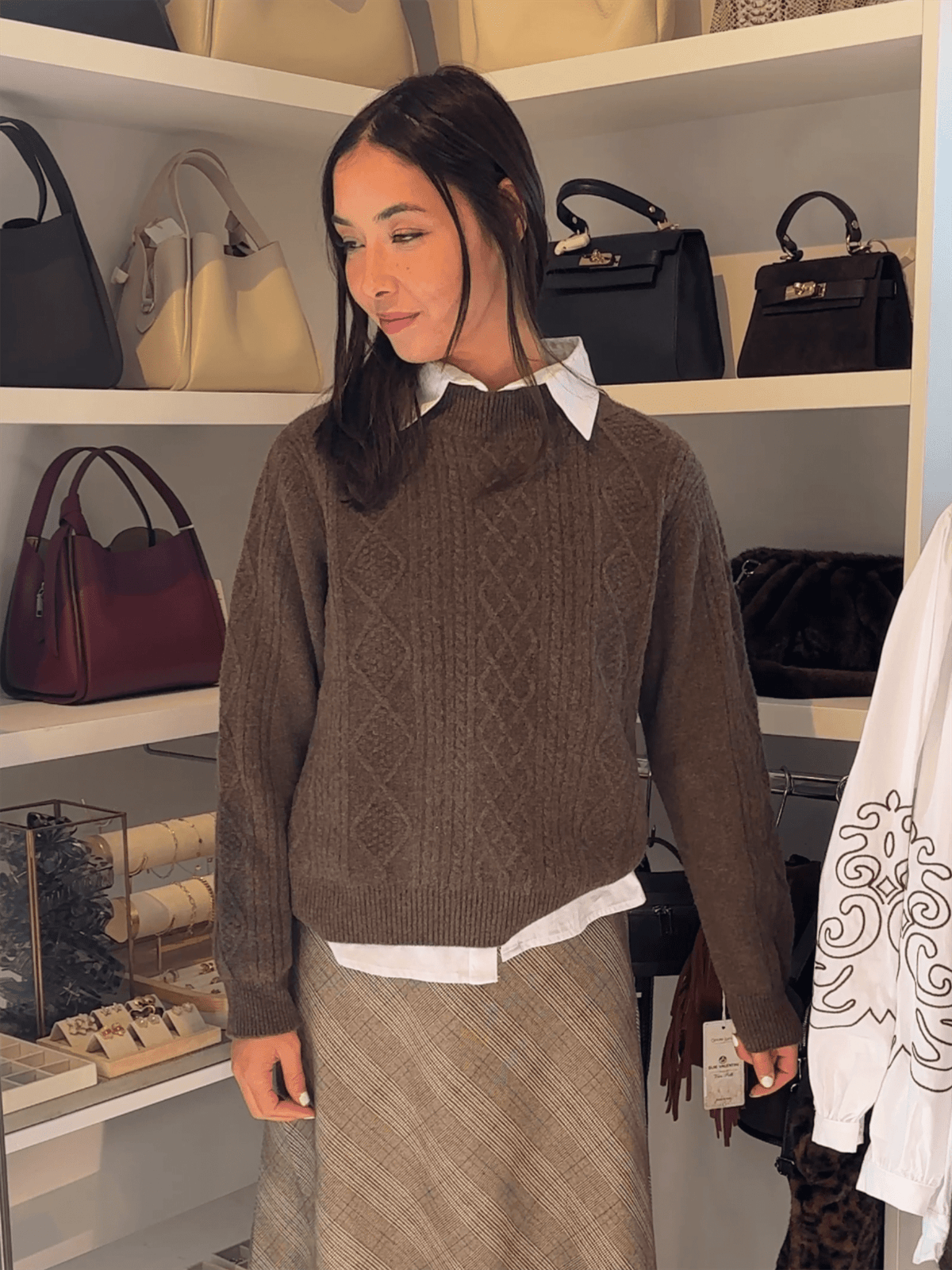 Fines Pure Cashmere Pullover - Dark Brown Melange - at home