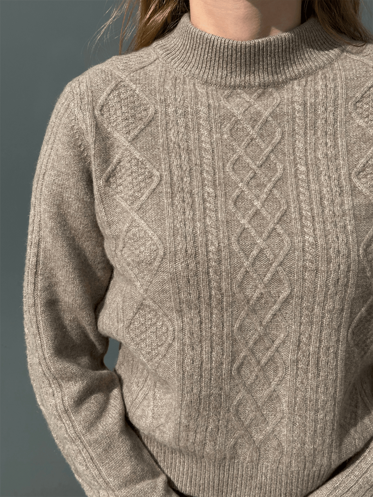 Fines Pure Cashmere Pullover - Natural Brown - at home