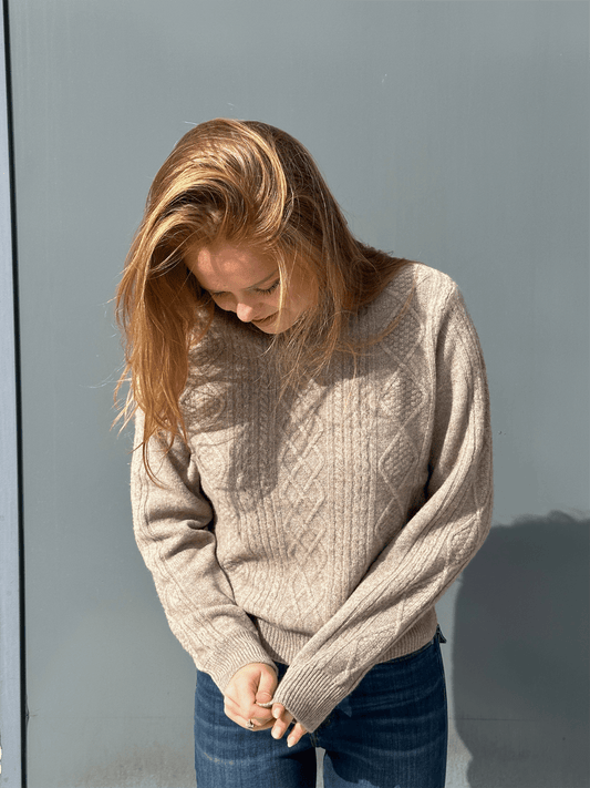 Fines Pure Cashmere Pullover - Natural Brown - at home