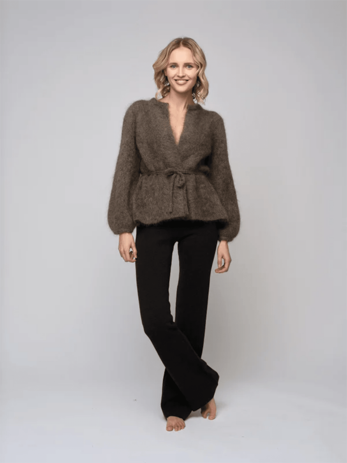 Fredrikke Chunky Cardigan - Brown - at home