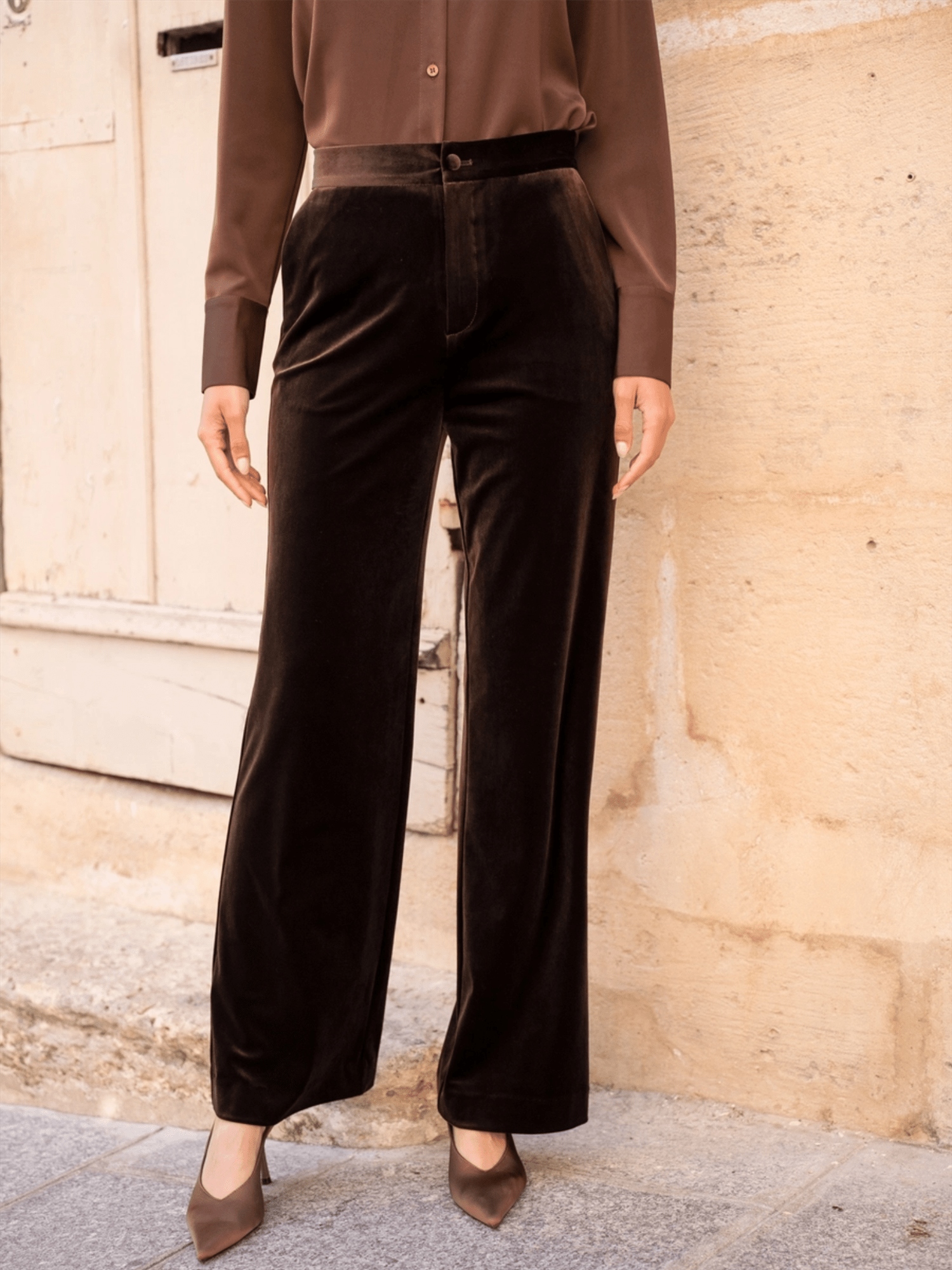 High - Waisted Straight - Cut Velvet Trousers - Choco - at home