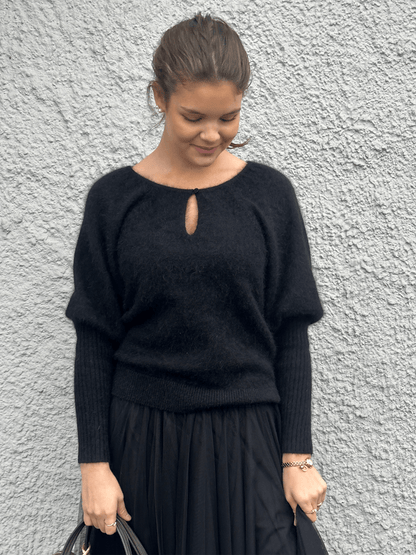 Honey Pullover - Black - at home