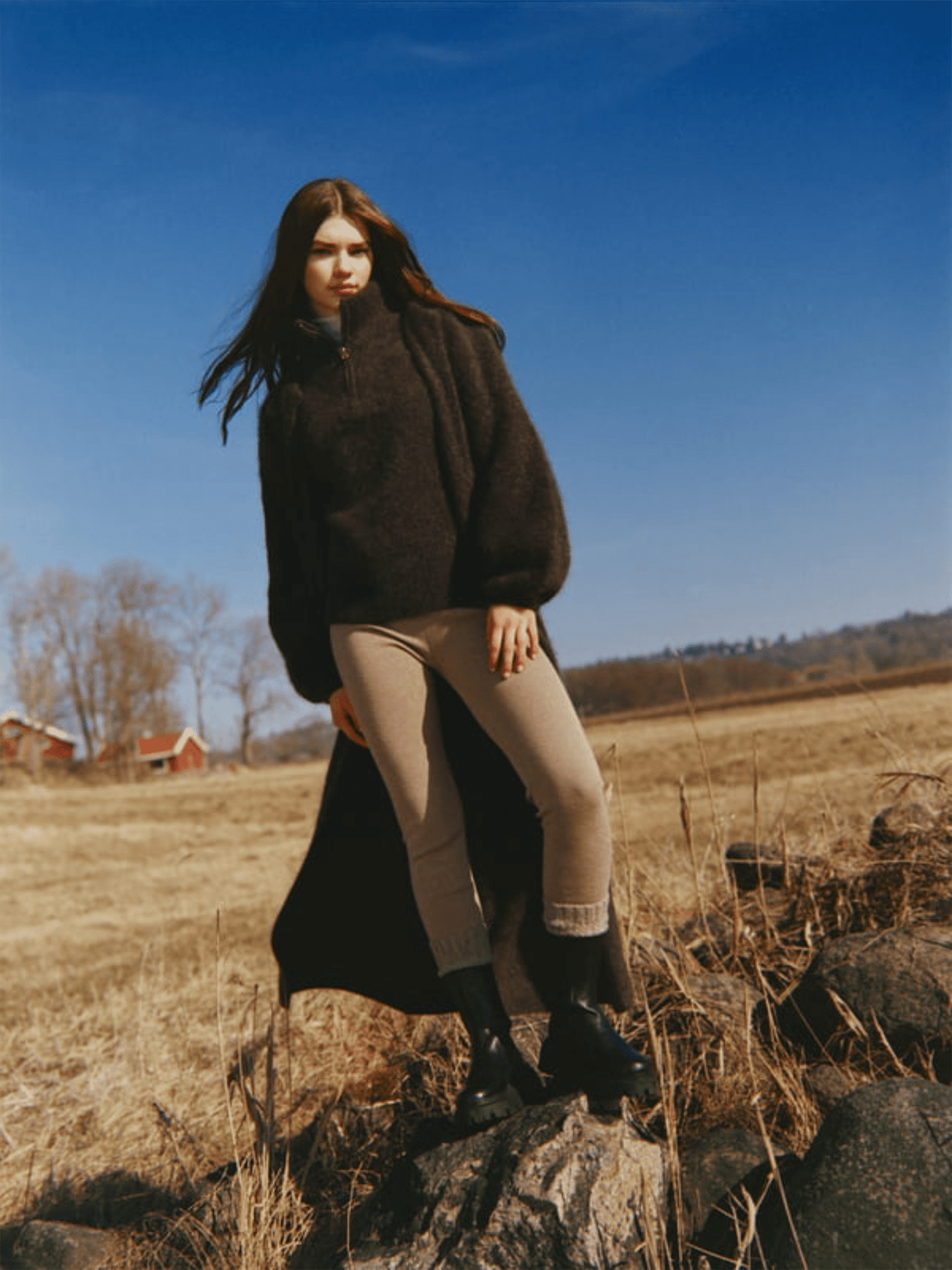 Li Chunky Sweater - Dark Brown - at home