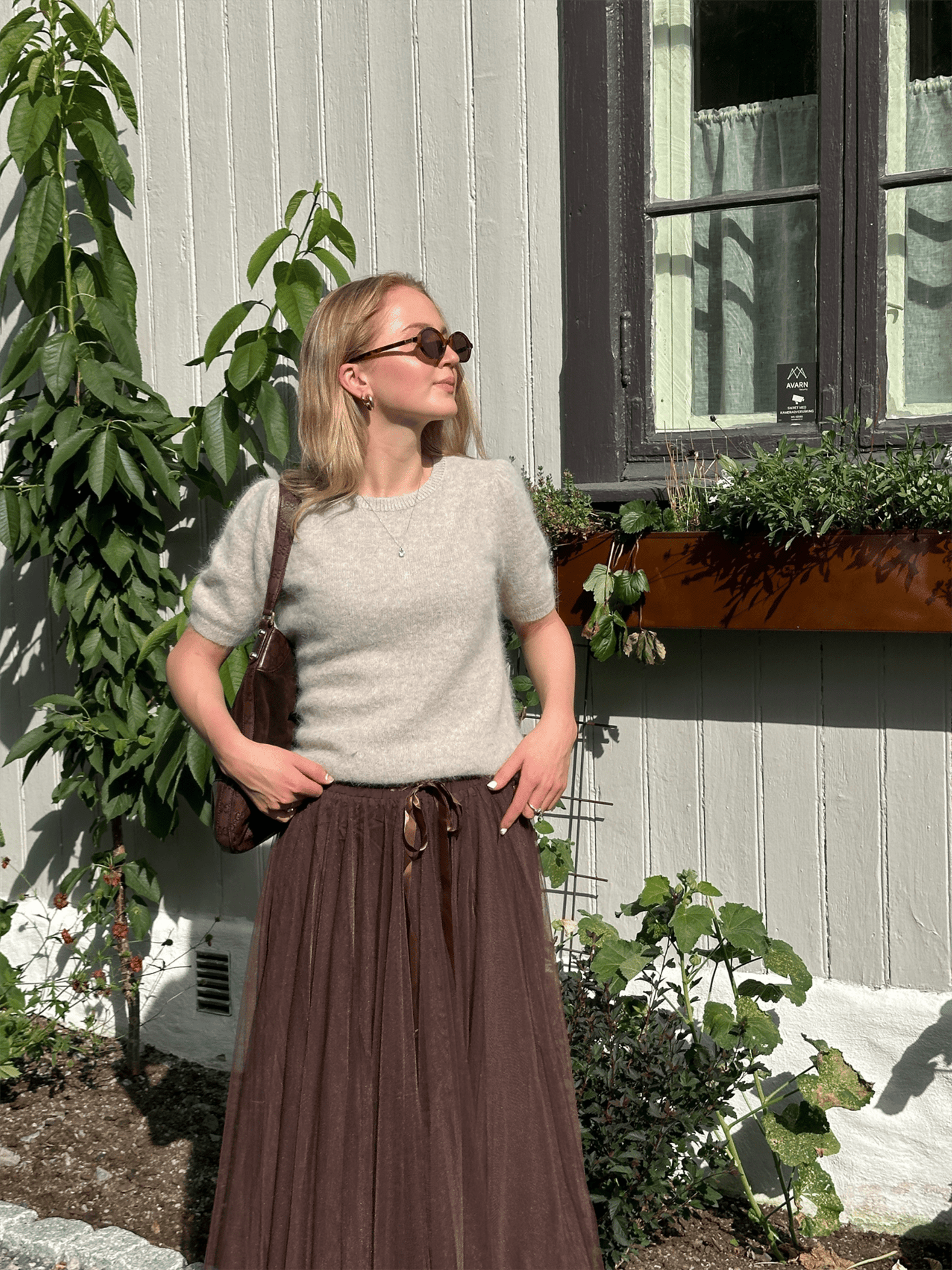 Sarah Pullover - Sand - at home