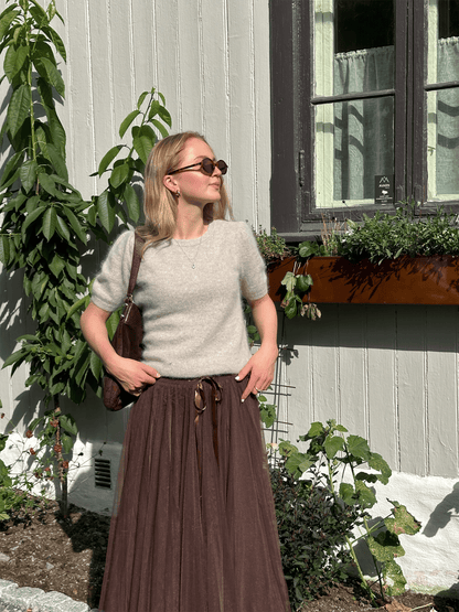 Sarah Pullover - Sand - at home