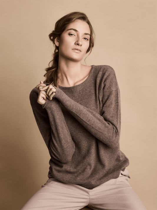 Selina Pure Cashmere Pullover - Brown Melange - at home