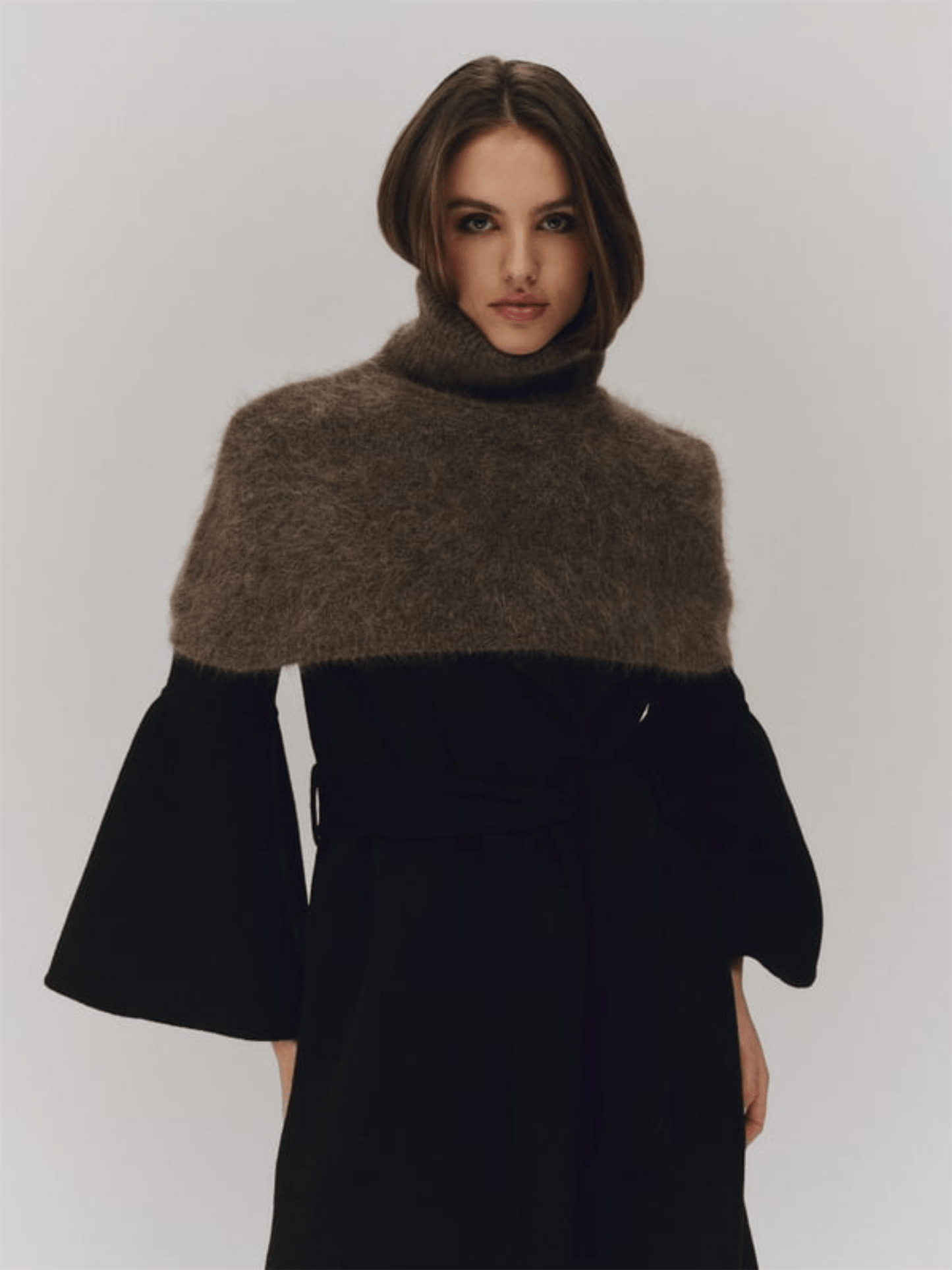 Sylvia Chunky Neck - Brown - at home