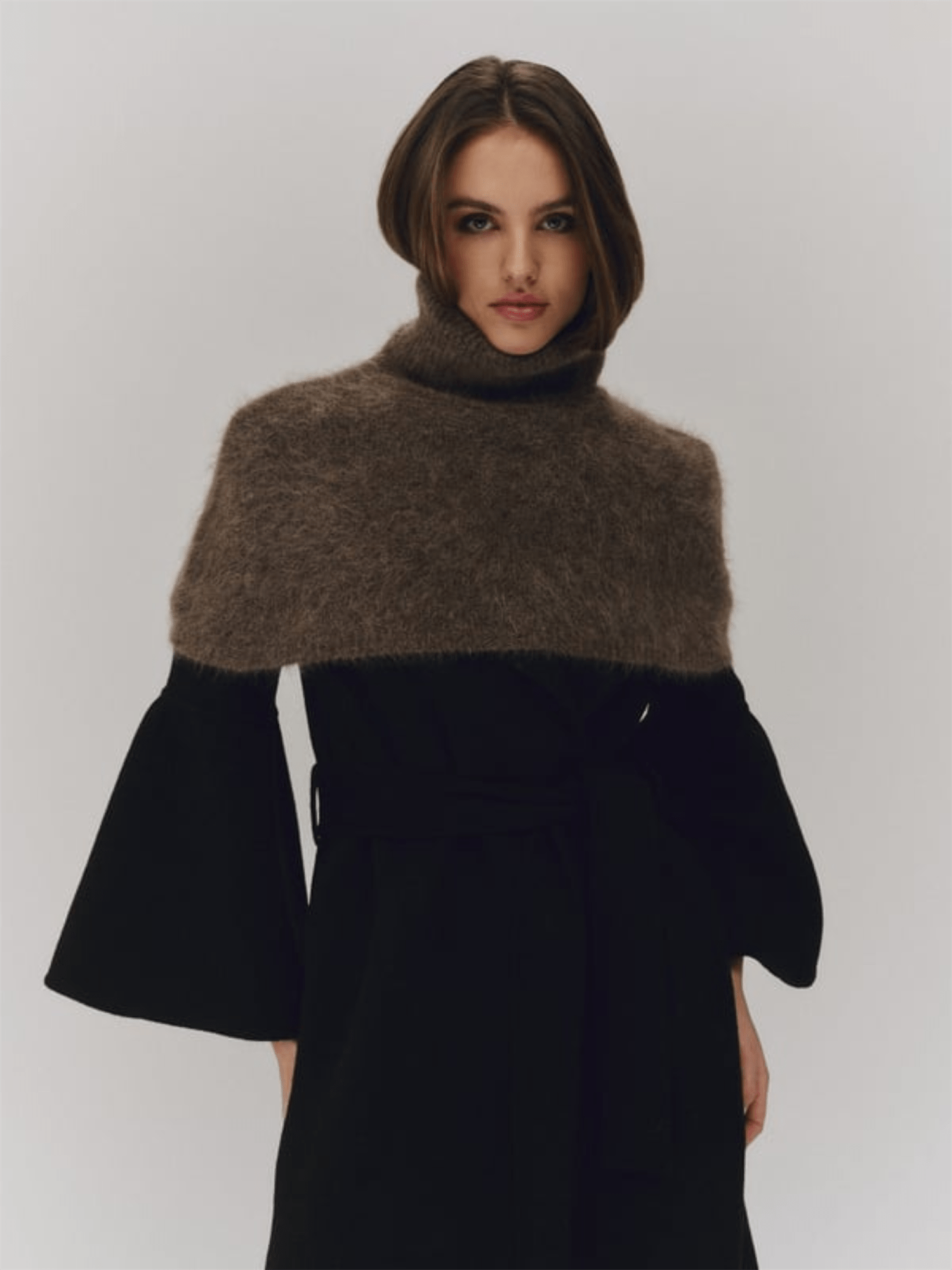 Sylvia Chunky Neck - Brown - at home
