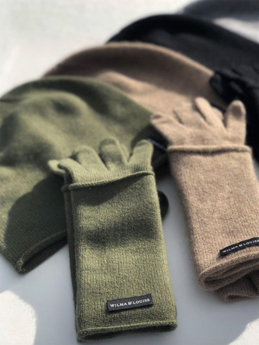 Cashmere Gloves - Green - at home