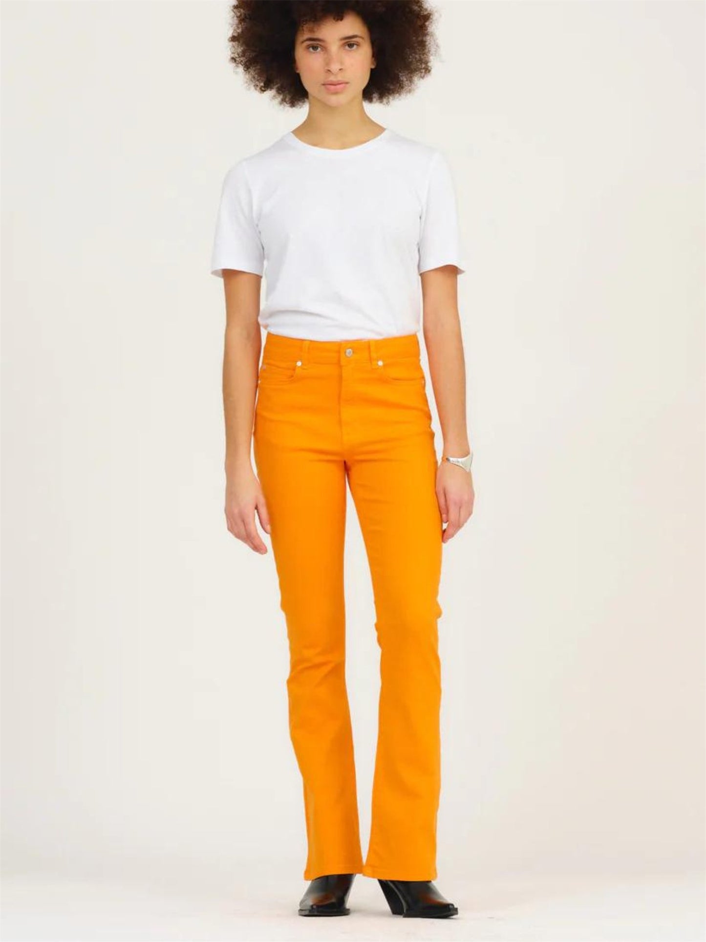 IVY-Tara Jeans Color - Orange - at home